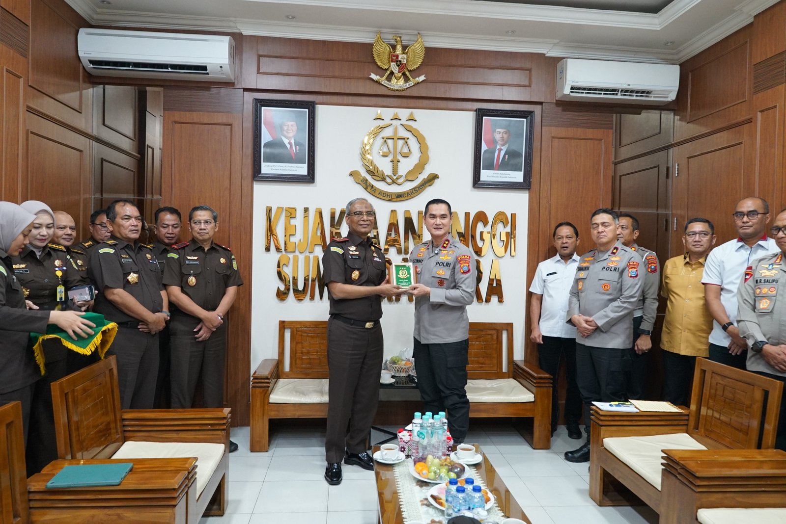 SILATURAHMI UNTUK KOLABORASI DAN SINERGITAS  KAPOLDA IRJEN POL SONY KUNJUNGI KEJAKSAAN TINGGI SUMATERA UTARA