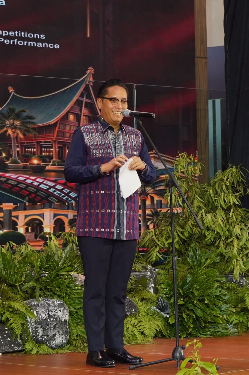 Rico Waas Dorong Ulos Menembus Pasar Fesyen Dunia