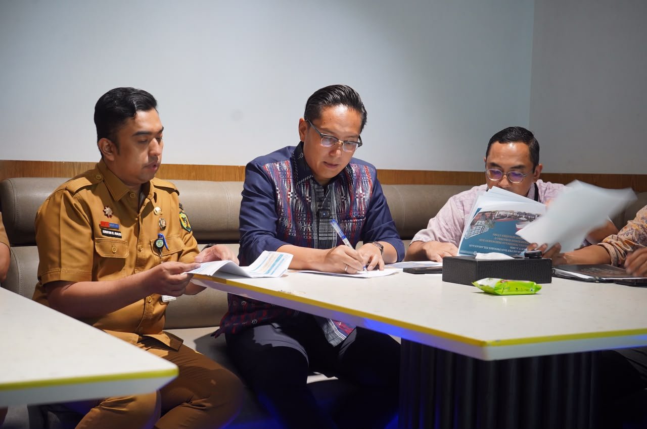 Rico Waas Siapkan Percepatan Bedah Rumah, Target 898 Unit Tuntas Desember