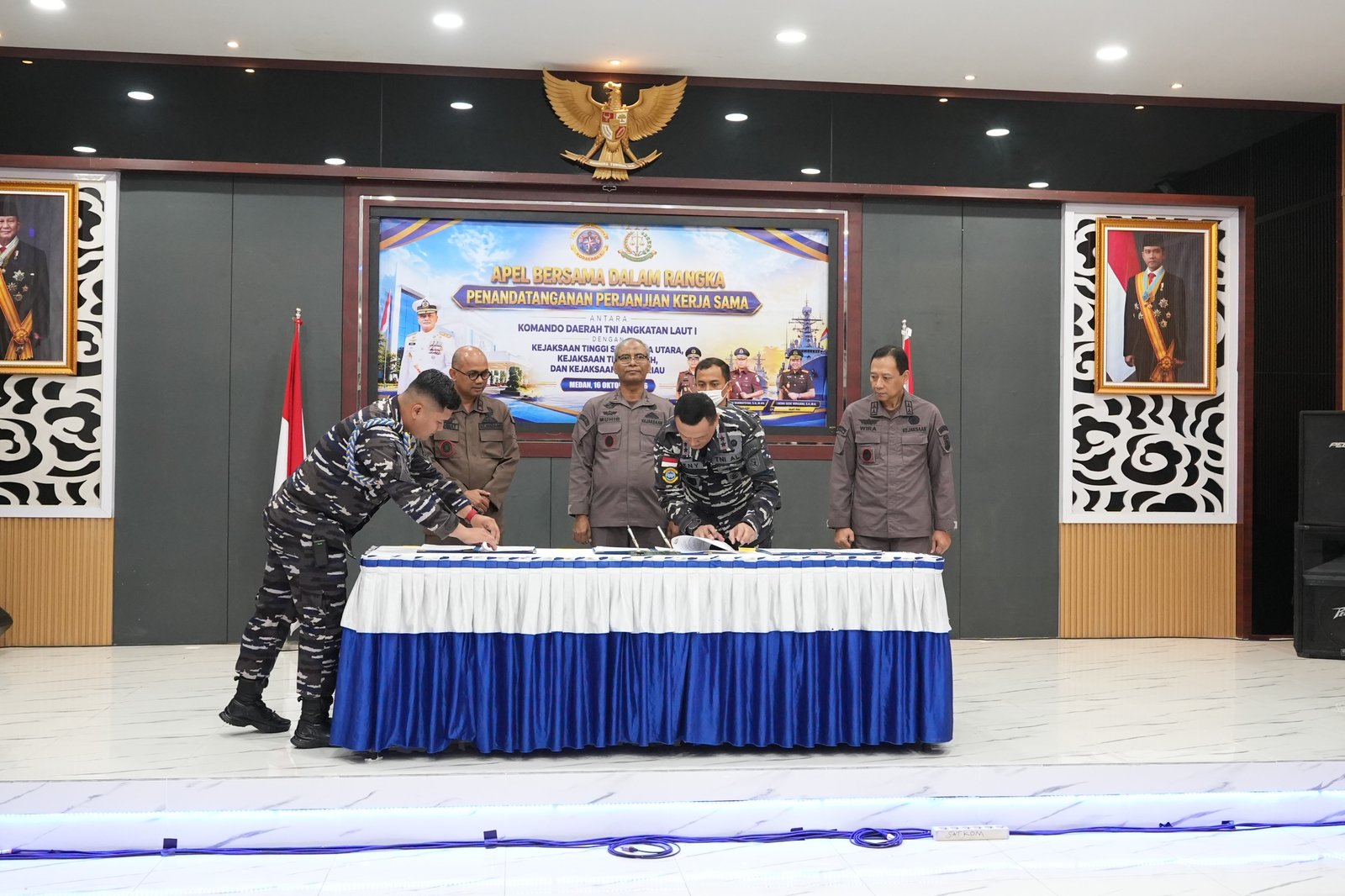 Kejati Sumatera Utara, Aceh Dan Kejati Riau Tandatangni Perjanjian Kerjasama Dengan TNI Angkatan Laut KOMANDAN KOMANDO DAERAH TNI ANGKATAN LAUT (KODAERAL) I, KAJATI SUMUT, KAJATI RIAU DAN KAJATI ACEH PIMPIN APEL BERSAMA DI BELAWAN